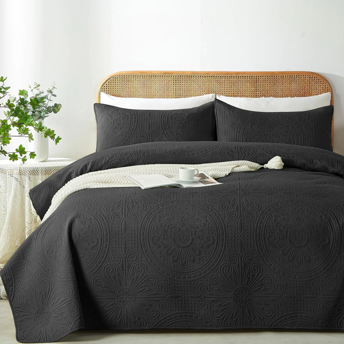 WURUIBO Twin Quilt Set BlackUltrasonic Embossed Bedspread Lightweight Microfiber Coverlet Modern Thin Bedding Set for All Season 2 Piece(1 Quilt1 Pillow Shams)