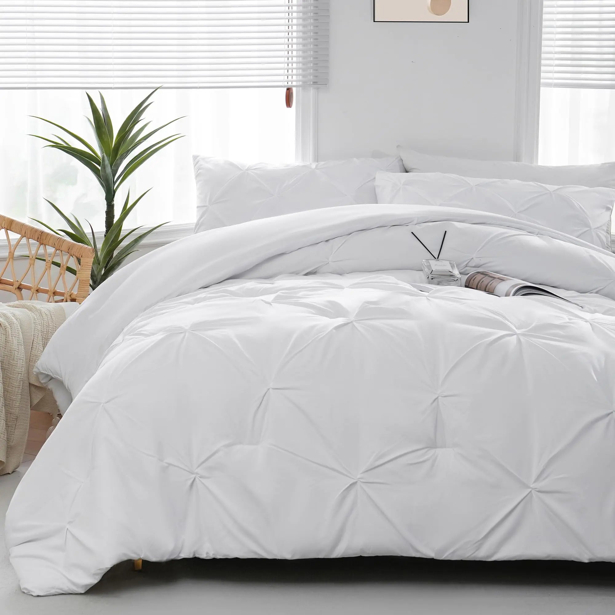 DOWNCOOL King Size Comforter Set - White Comforter King Size 3-Piece Pintuck Bedding Comforter Sets with 1 Pinch Pleated Comforter and 2 Pillowcases Soft Fluffy King Bedding Set for All Season