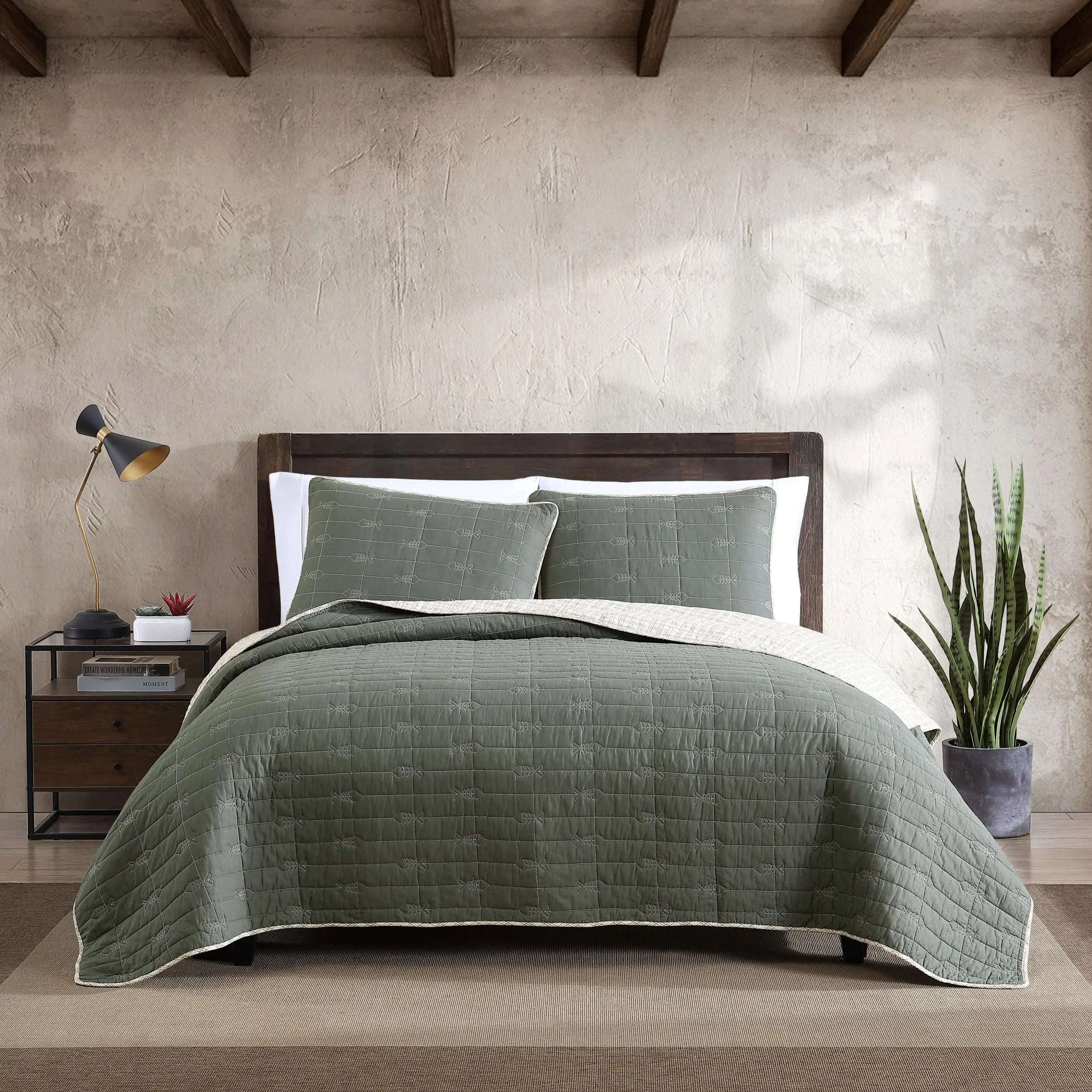Eddie Bauer - Queen Quilt Set Reversible Cotton Bedding with Matching Shams Lightweight Home Decor for All Seasons (Troutdale Green Queen)