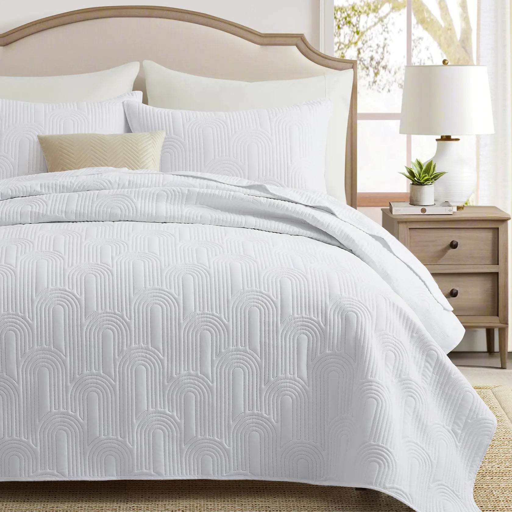 Lavsiry White Quilt Twin Size with Pillow Sham Summer Lightweight Arch Pattern Bedspreads Soft Microfiber Coverlet Thin Comforter Bedding Set for All Seasons