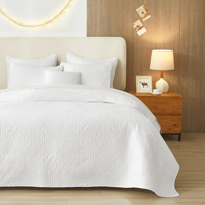HiSnug White Quilt Set King Size - Lightweight Summer Bedspread Soft Oversized King Quilt Bedding Set for All Seasons Machine Washable 3 Pieces
