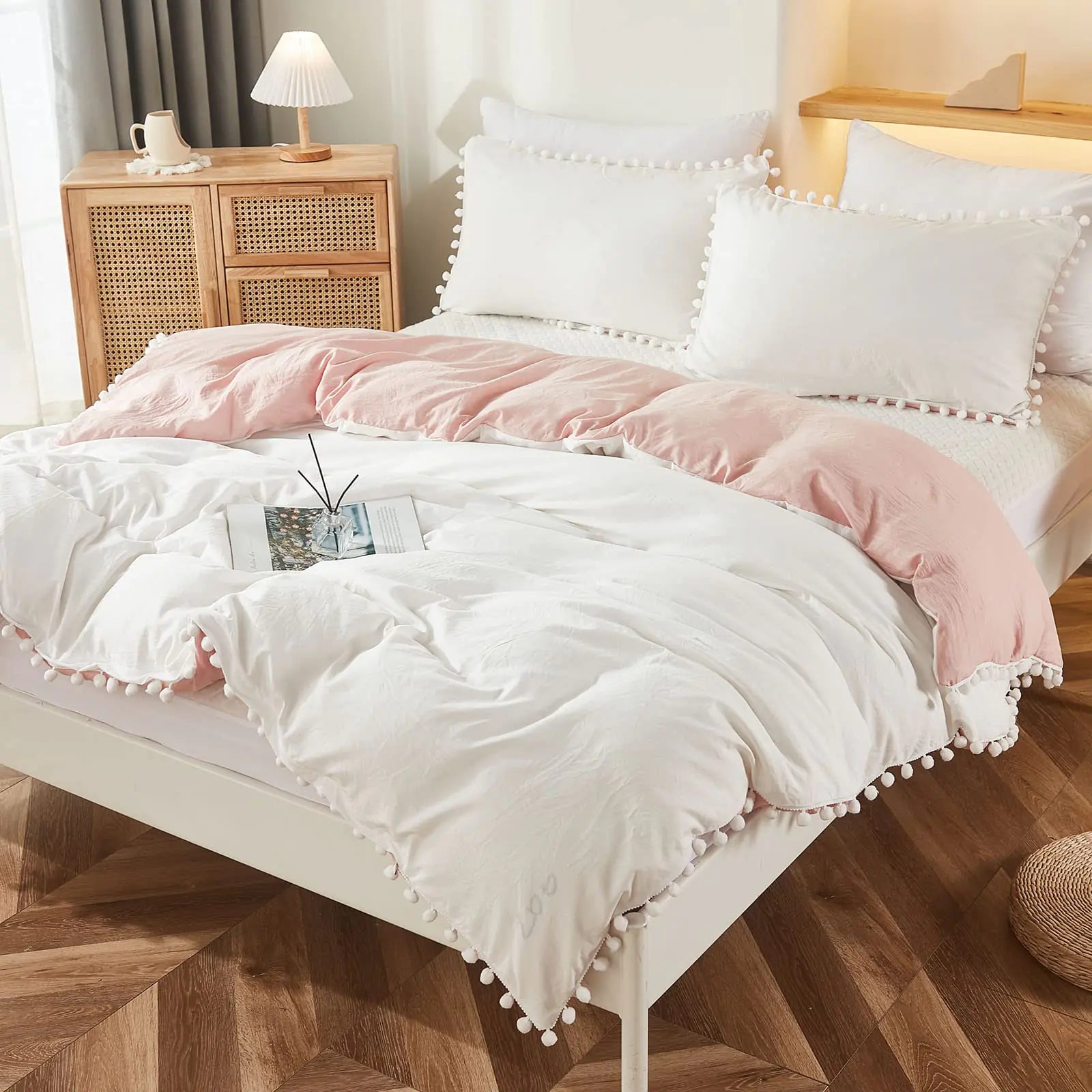 Bedbay Pink Queen Comforter Set Pink Bedding Ultra Soft Breathable 3 Pcs Fluffy Comforter Bed Set for All Season White and Pink Reversible Aesthetic Bedding Set Room Decor(White&PinkQueen)
